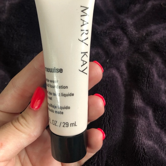 NEW Mary Kay Matte-Wear Liquid Foundation - Picture 3 of 7